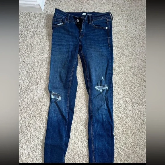 Old Navy Ripped Jeans Size 2 - Picture 1 of 2